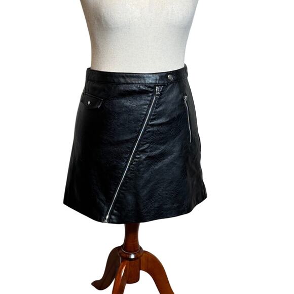 Divided mini skirt black pleather asymmetrical & vertical zippers lined  Sz 10 - Picture 1 of 7